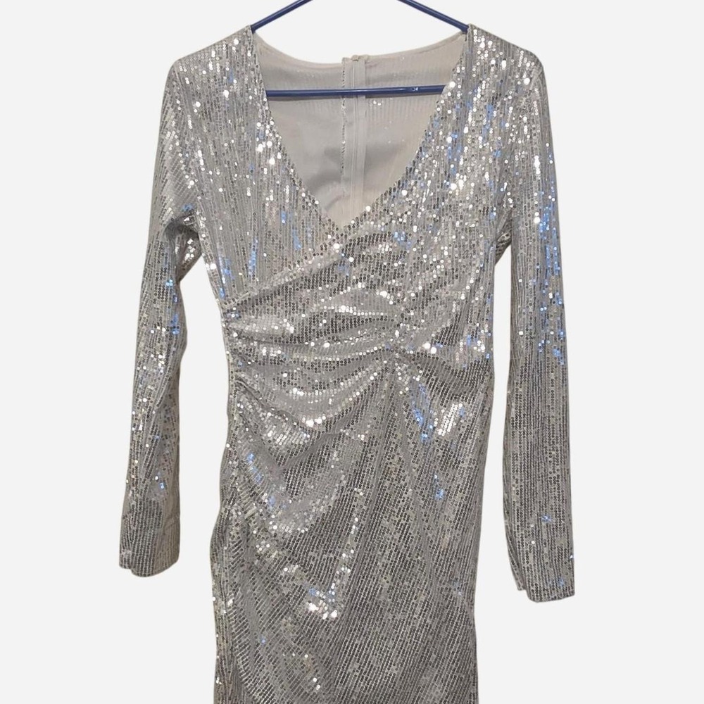 Beautiful Silver Sequin party dress Size: Medium (M)